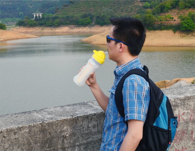 康米爾PB01救援凈水壺擠壓瓶體飲水圖
